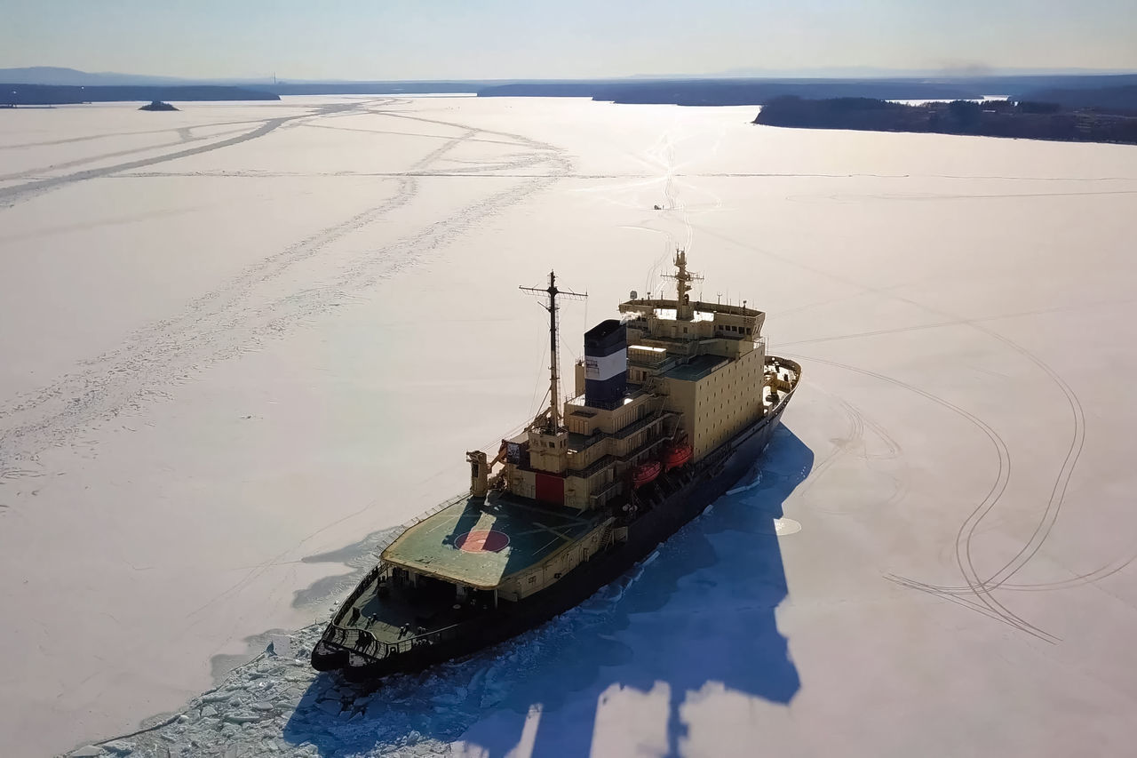 HIGH ANGLE VIEW OF SHIP ON SEA