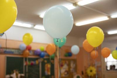 Hot air balloons in school. holiday in school classroom. details of holiday. 