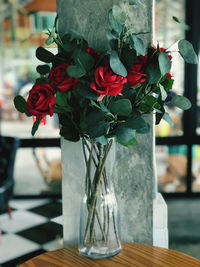 Close-up of rose bouquet in glass vase on table