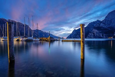 Scenic view of lake garda at dusk