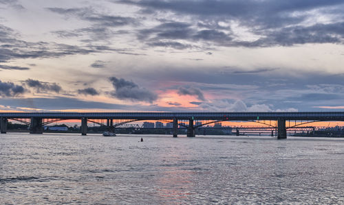 Metro bridge and automobile komunalny bridge over ob river in novosibirsk,russia.cityscape on sunset