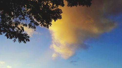 Low angle view of cloudy sky