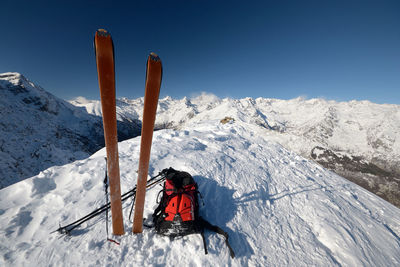 Man skiing on snowcapped mountain against sky