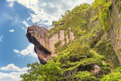 Jigoku nozoki cliff meaning peep into hell overlooking the boso peninsula in mount nokogiri.