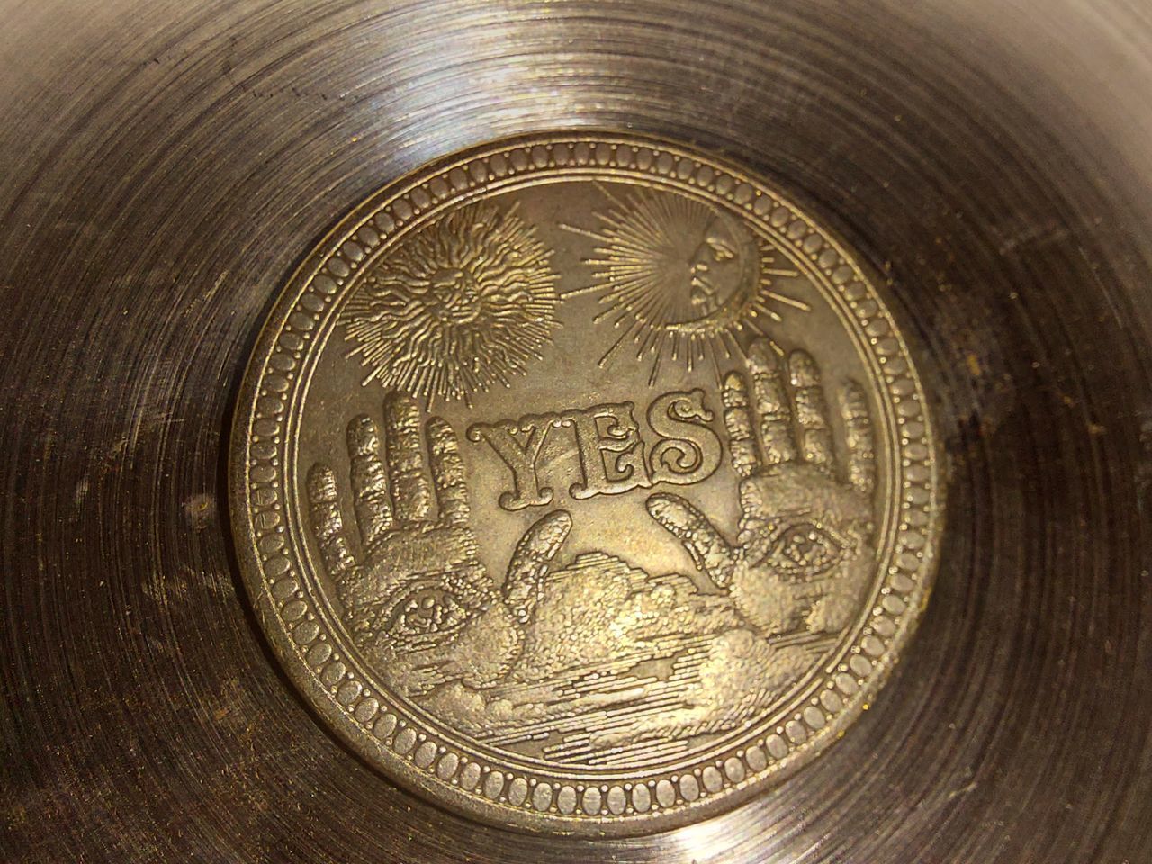 HIGH ANGLE VIEW OF COIN ON METAL