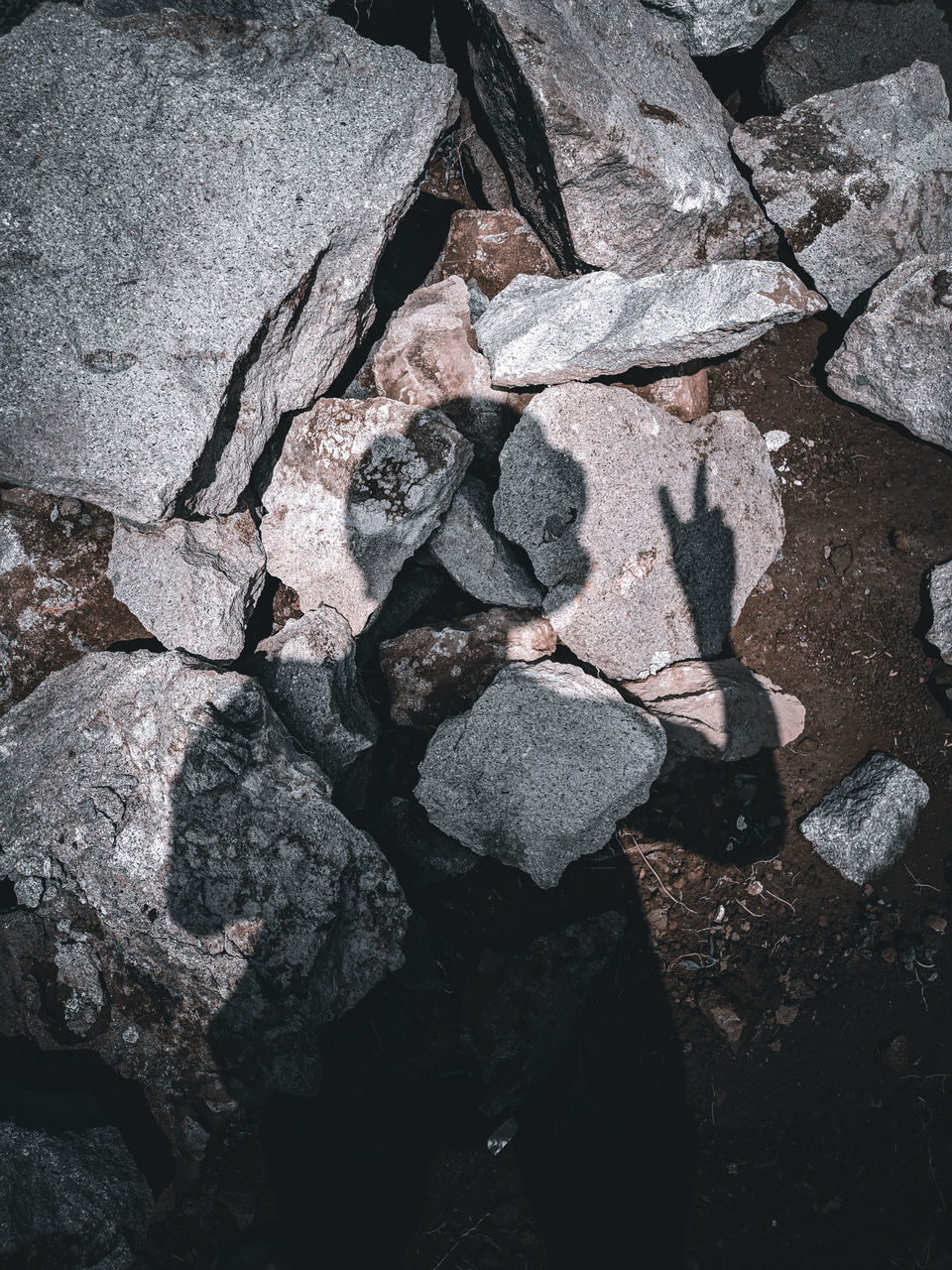 HIGH ANGLE VIEW OF STONES ON ROCKS