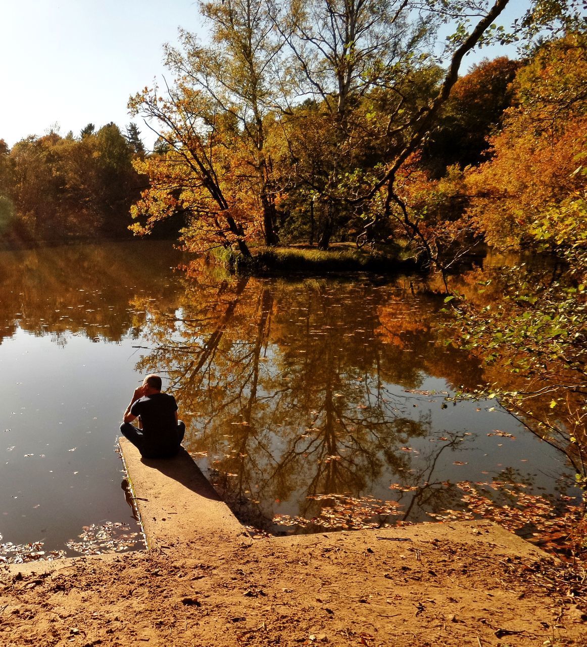 REAR VIEW OF PERSON ON LAKE