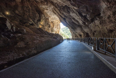 Rock formation in tunnel