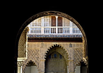 Arch door in alcazar palace