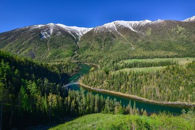 Kanas lake is a scenic lake with crystal-clear water and stunning scenery. 