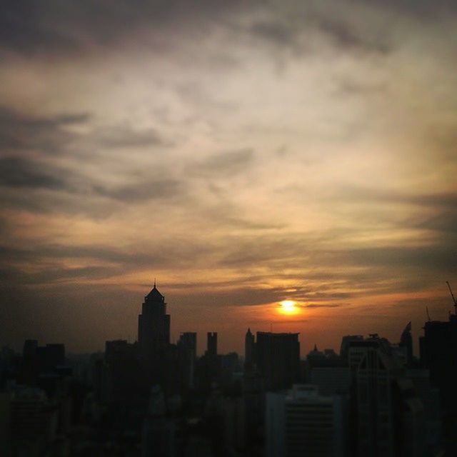 sunset, building exterior, architecture, built structure, city, orange color, sky, silhouette, cityscape, sun, cloud - sky, skyscraper, urban skyline, sunlight, scenics, cloud, outdoors, beauty in nature, residential building, building