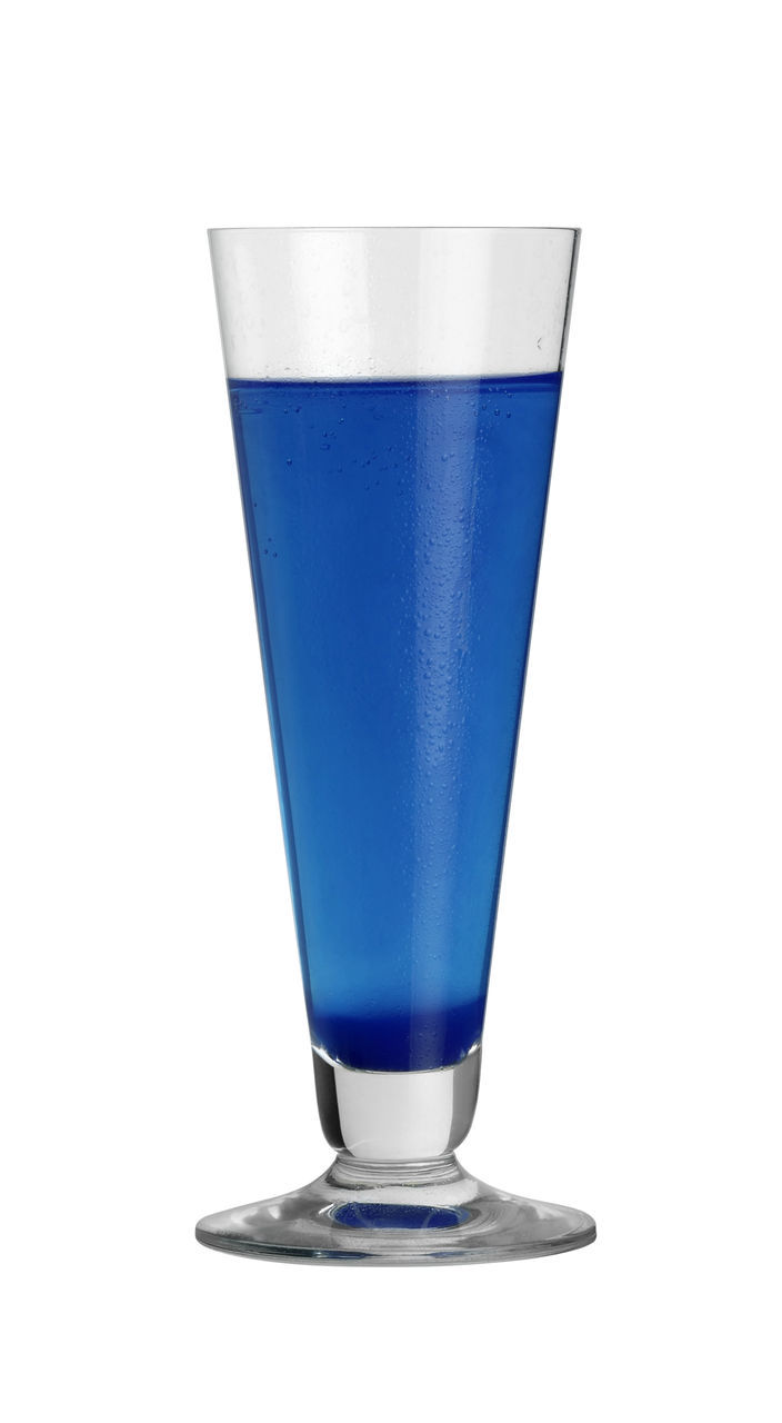 CLOSE-UP OF BEER GLASS AGAINST BLUE BACKGROUND