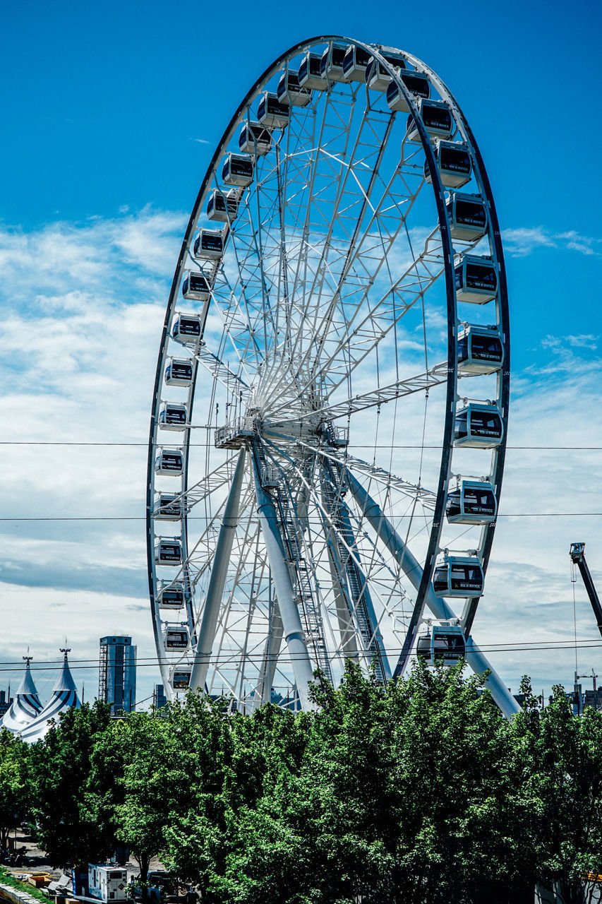 LOW ANGLE VIEW OF FERRIS WHEEL