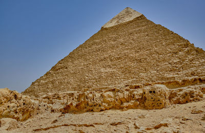 Stone wall in desert against clear sky