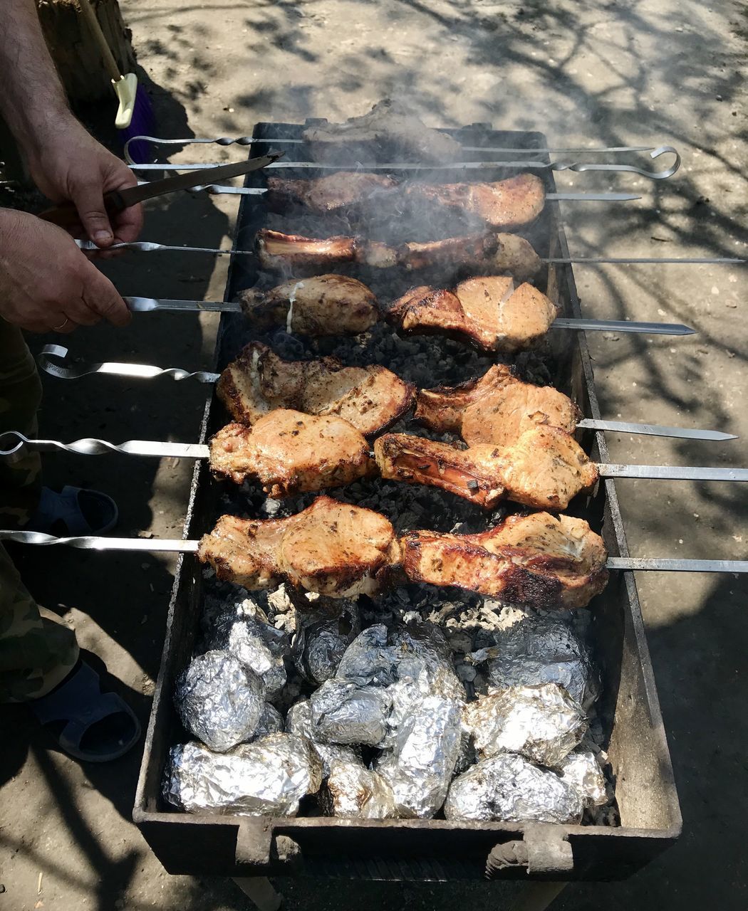 CROPPED IMAGE OF PERSON PREPARING FOOD