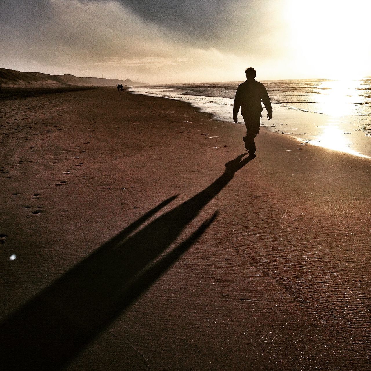 sea, beach, water, horizon over water, lifestyles, leisure activity, shore, full length, sky, silhouette, sand, rear view, men, walking, standing, tranquil scene, tranquility