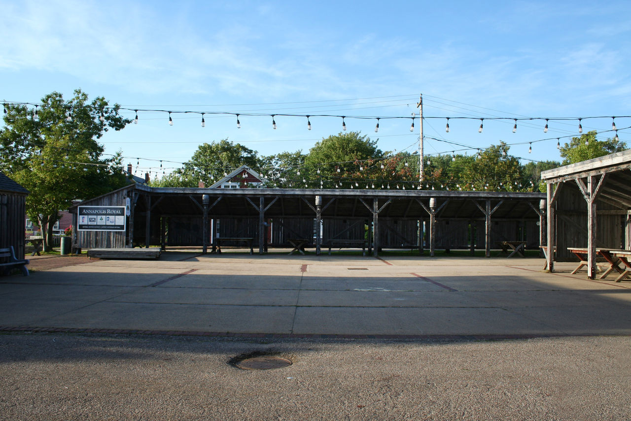 VIEW OF AN EMPTY ROAD