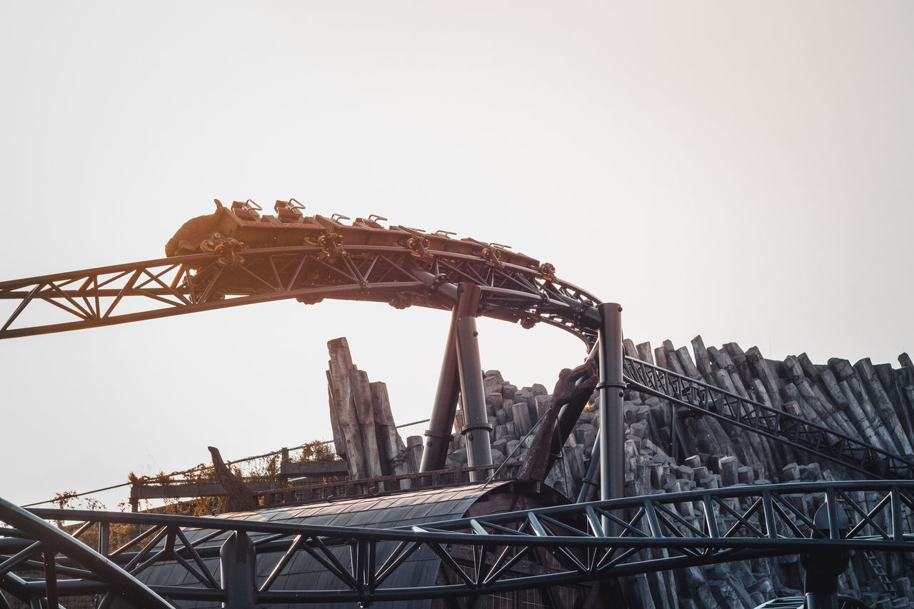 LOW ANGLE VIEW OF METALLIC STRUCTURE AGAINST SKY IN CITY