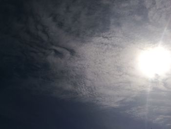 Low angle view of sun shining in sky