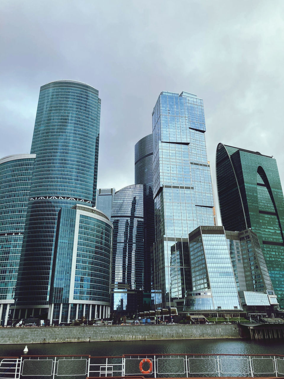 LOW ANGLE VIEW OF BUILDINGS AGAINST SKY IN CITY