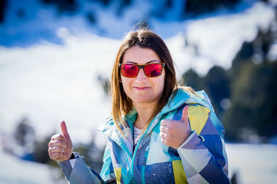 Portrait of woman wearing sunglasses