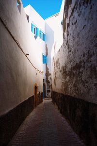 Narrow alley in alley