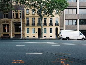 Road by building in city