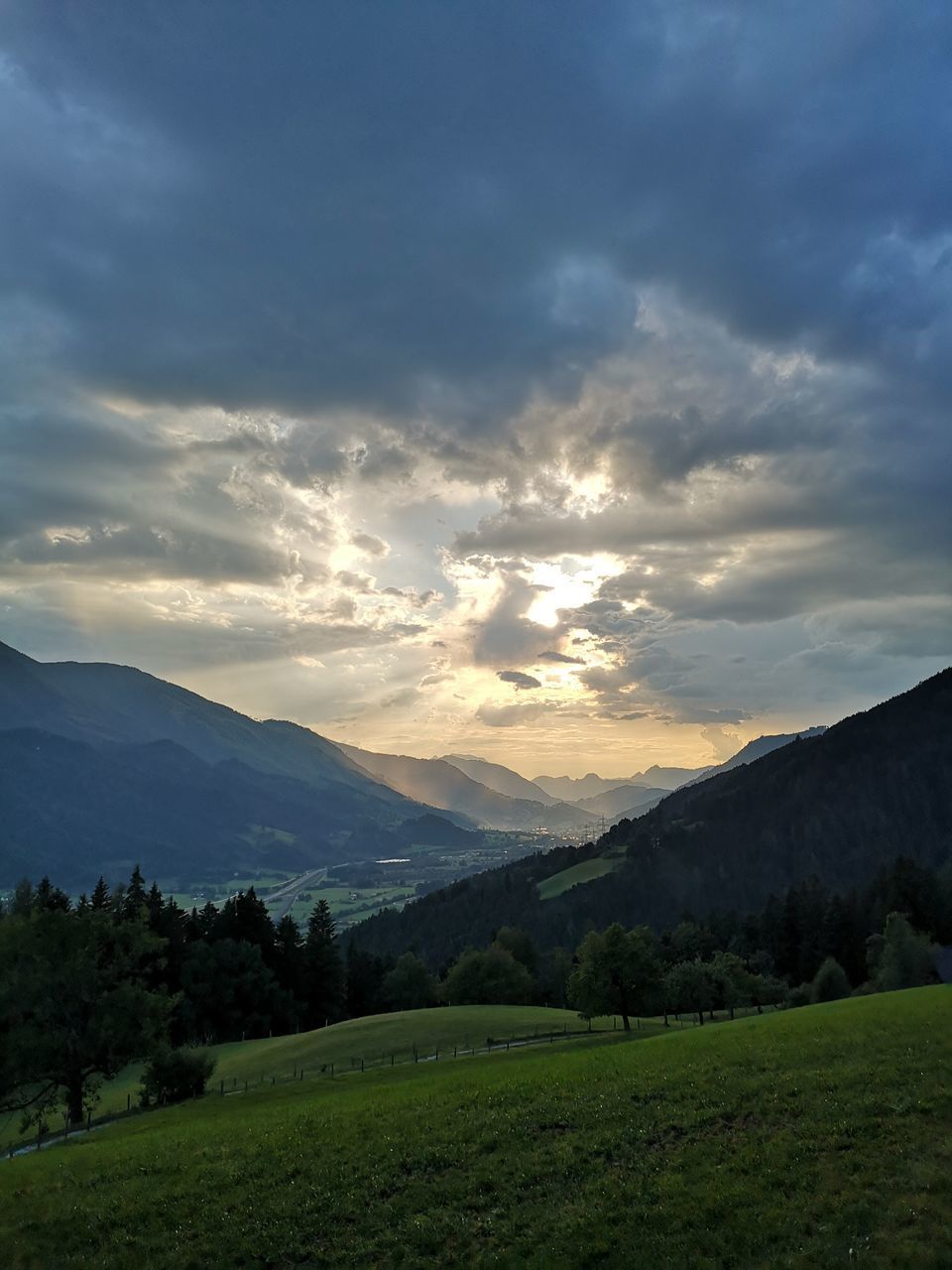 SCENIC VIEW OF LANDSCAPE AGAINST SKY AT SUNSET