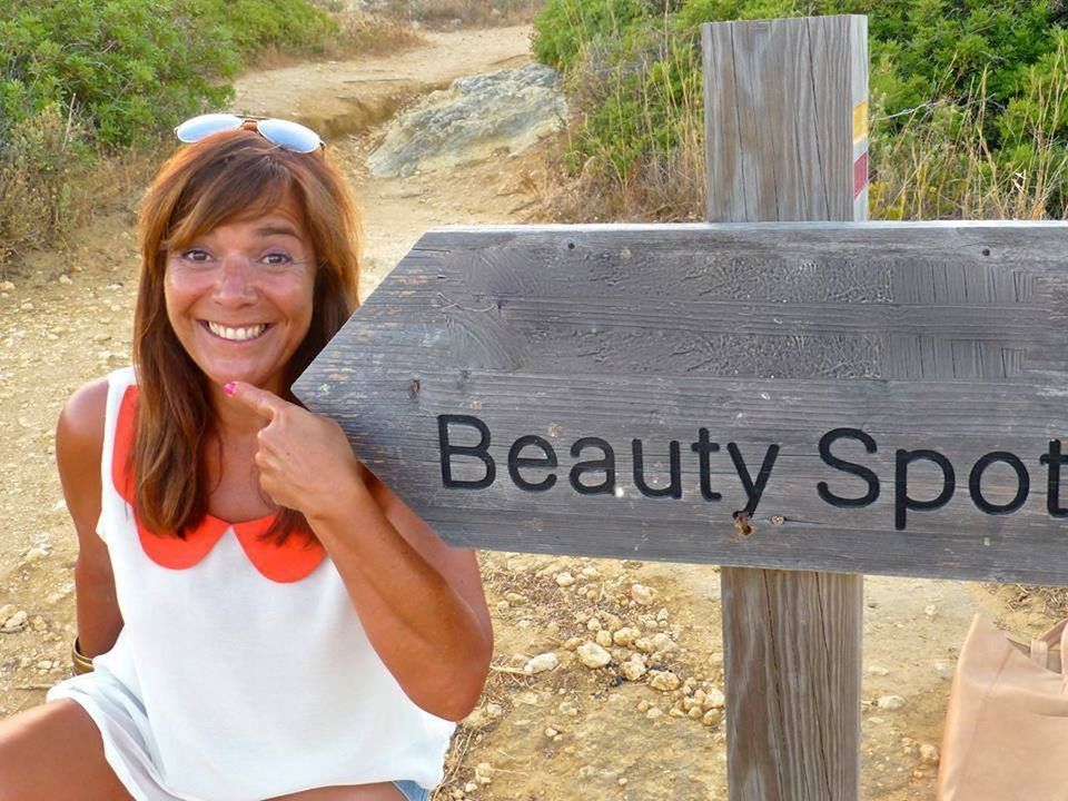 PORTRAIT OF SMILING WOMAN WITH TEXT ON WOOD