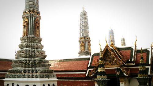 Statue of temple against sky