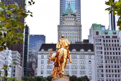 Statue of buildings in city