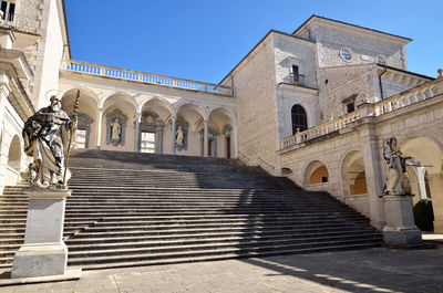 Statue of historic building against sky in city