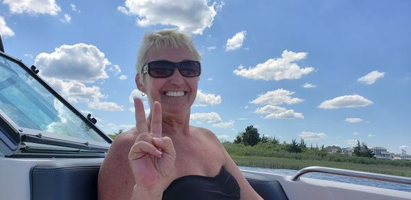 Portrait of man wearing sunglasses against sky