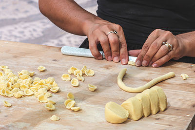Midsection of woman preparing food on cutting board