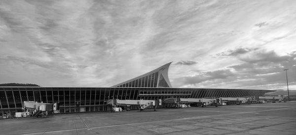 La paloma bilbao airport 