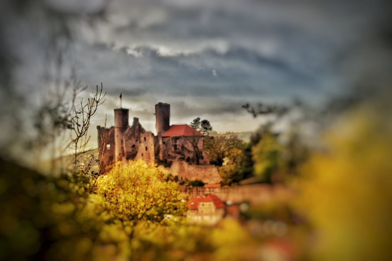 architecture, built structure, building exterior, focus on background, selective focus, no people, house, tree, day, tilt-shift, outdoors, history, nature, sky, beauty in nature