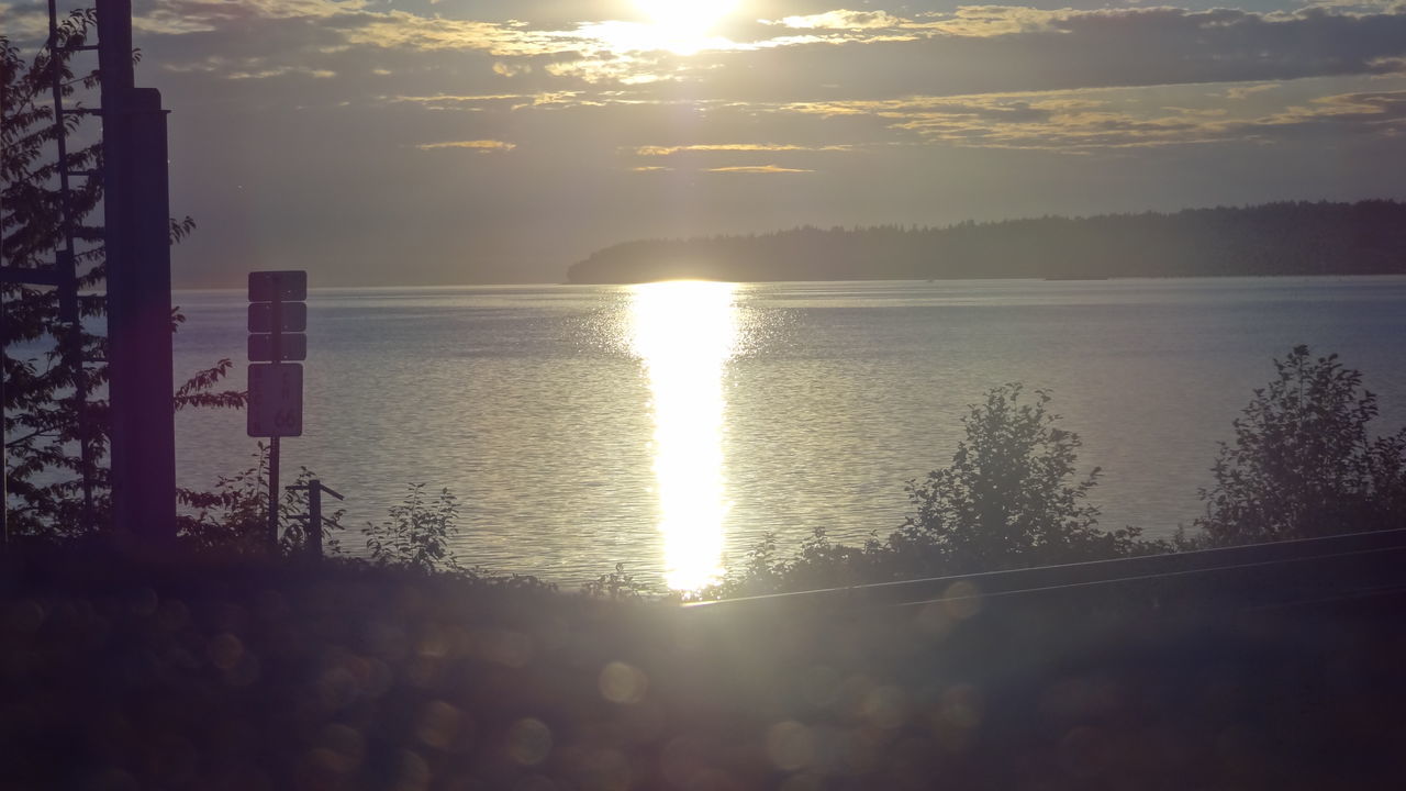 sun, sunset, water, tranquility, sky, reflection, scenics, tranquil scene, beauty in nature, sunlight, nature, silhouette, idyllic, sunbeam, cloud - sky, sea, lake, lens flare, horizon over water, tree