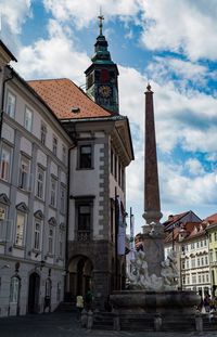 Statue of historic building against sky