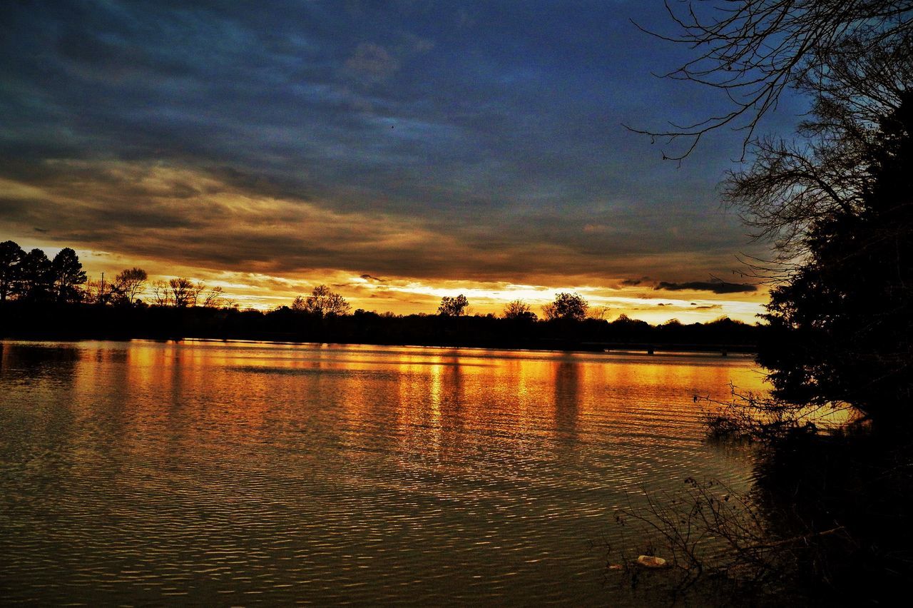 sky, cloud - sky, water, sunset, tranquil scene, tranquility, beauty in nature, scenics - nature, tree, lake, silhouette, plant, nature, no people, reflection, idyllic, non-urban scene, outdoors