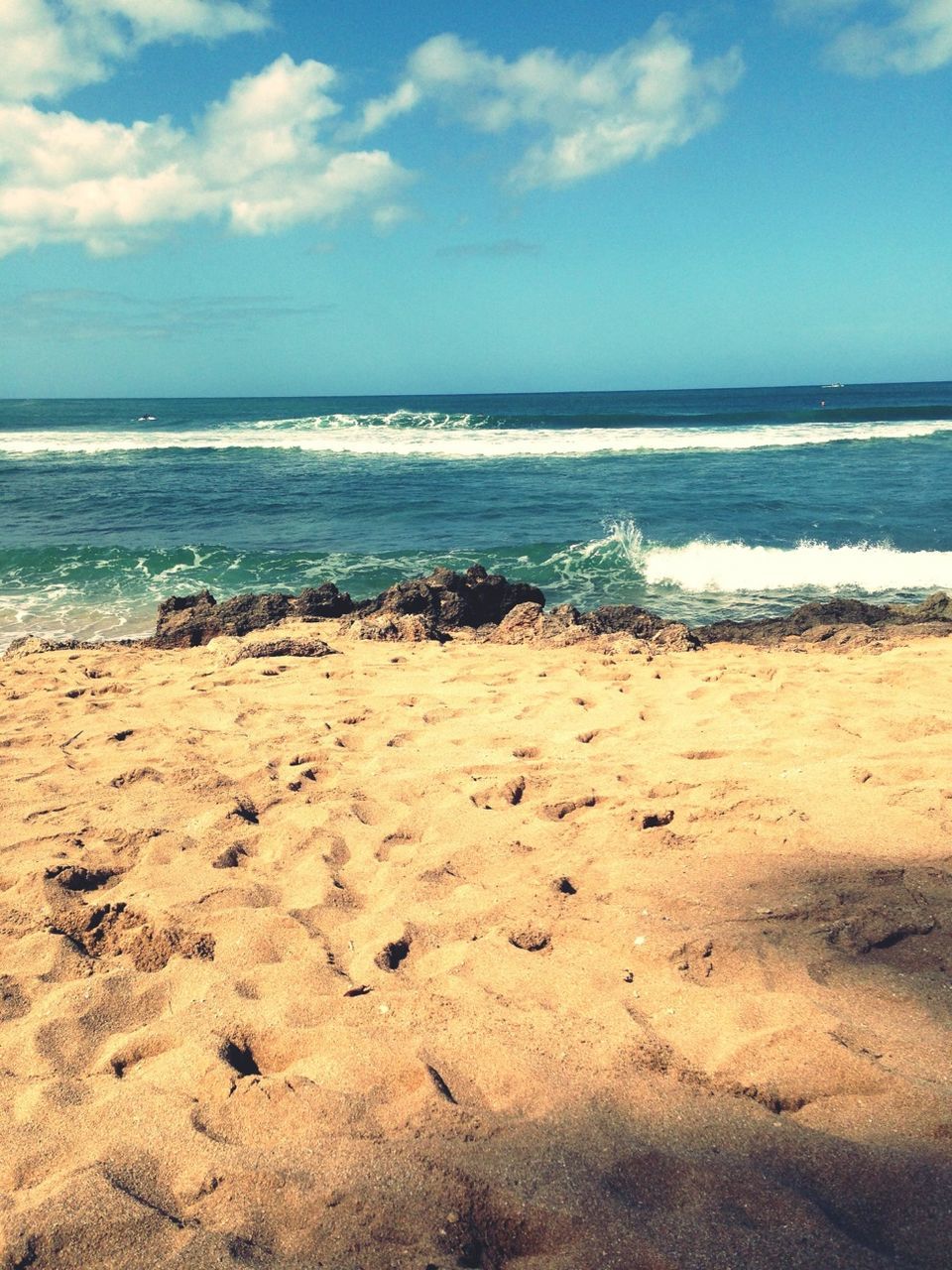 sea, horizon over water, beach, water, sky, shore, sand, tranquil scene, scenics, tranquility, beauty in nature, nature, cloud - sky, idyllic, wave, cloud, coastline, day, remote, outdoors