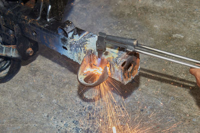 Wide angle top view car part removal by oxygen acetylene cutting technique with small sparkle