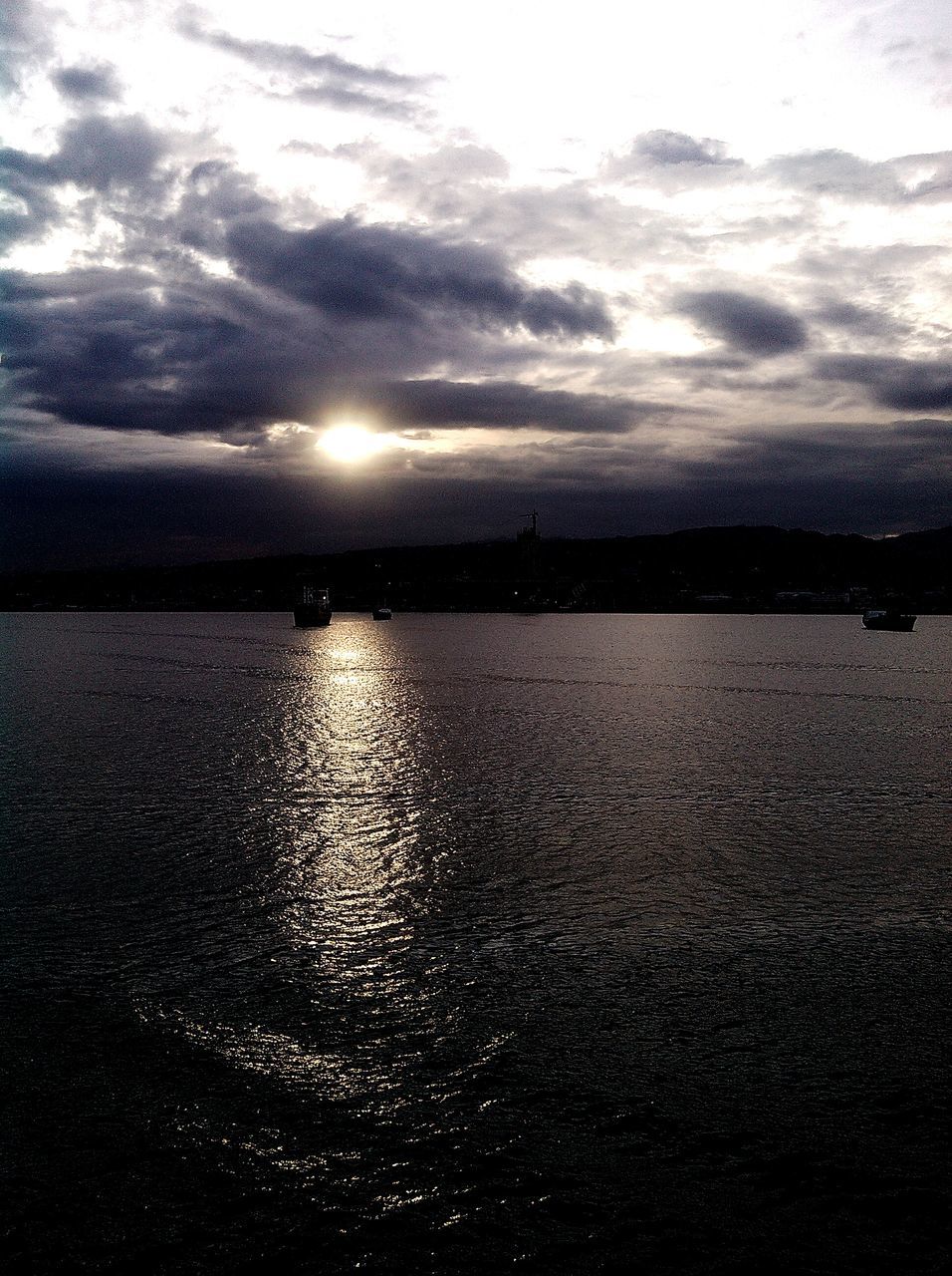 water, reflection, sky, cloud - sky, sunset, tranquil scene, tranquility, scenics, sun, beauty in nature, waterfront, nature, lake, sunlight, silhouette, sea, river, cloudy, rippled, weather