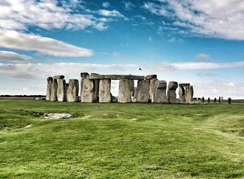 Stonehenge scenic view of field against sky