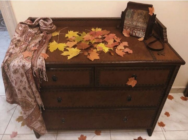 With moments of autumn.☀ https://youtu.be/7TFemTphpgE Autumn colors Autumn Collection autumn mood Antique Furniture Women's Accessories Women's Fashion Women's Women's Headscarf Bag Composition With Autumn Leaves Close-up