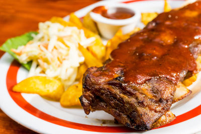 Close-up of roasted chicken meat served in plate