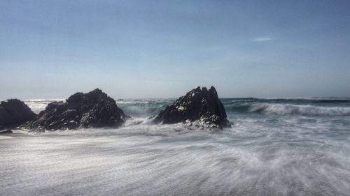 Waves splashing on rocks