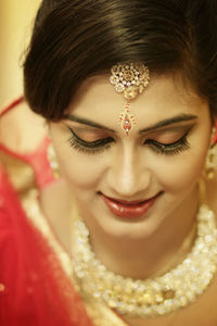 Close-up portrait of a smiling young woman