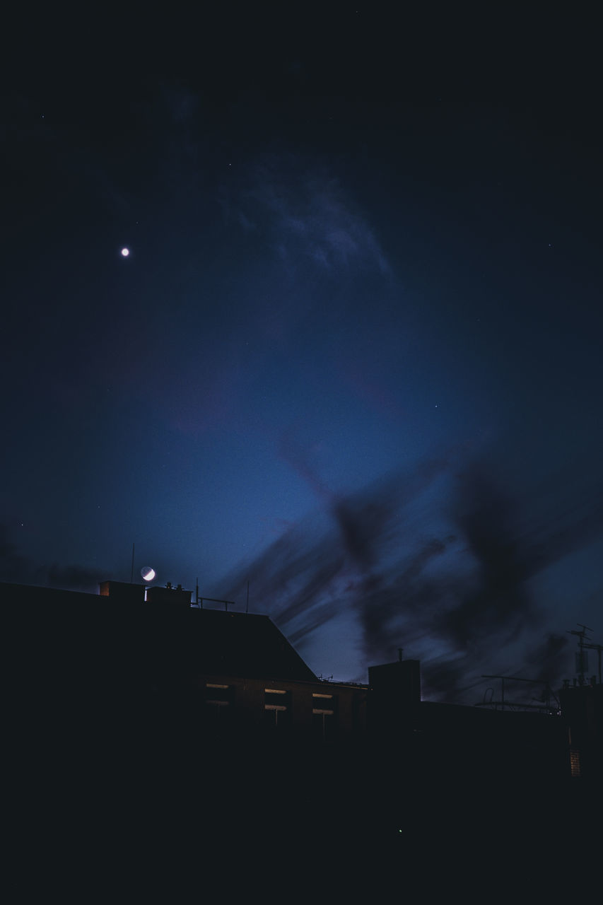 LOW ANGLE VIEW OF SILHOUETTE BUILDINGS AGAINST SKY