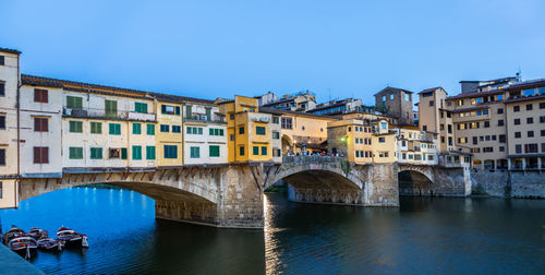 Ponte vecchio bridge in florence, italy