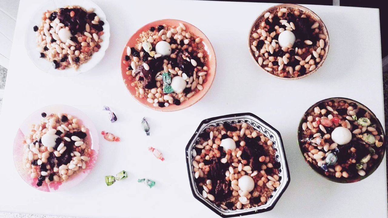 HIGH ANGLE VIEW OF CHOCOLATE CAKE IN PLATE WITH SPOON